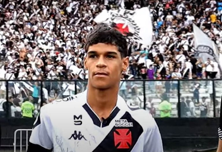 Iran Ferreira, o ''Luva de Pedreiro'', em São Januário