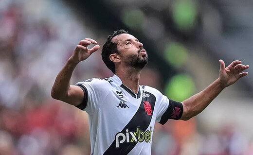 Nenê durante jogo contra o Flamengo
