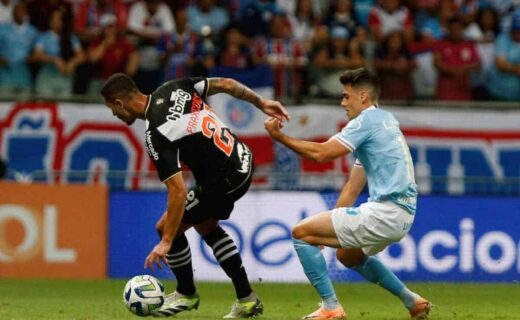 Praxedes em ação pelo Vasco contra o Bahia