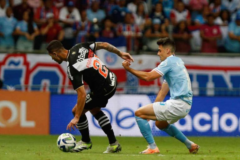 Praxedes em ação pelo Vasco contra o Bahia