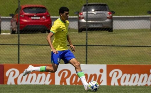 Renan Sousa em ação pela Seleção Brasileira Sub-15