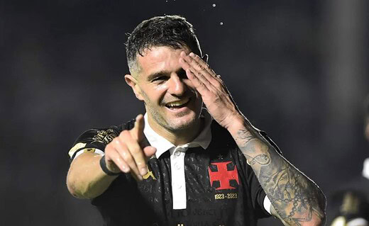 Pablo Vegetti celebra gol na vitória sobre o Coritiba