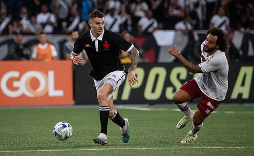 Vegetti em ação pelo Vasco contra o Fluminense