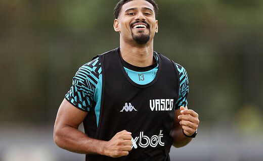 Gabriel Dias corre no CT Moacyr Barbosa