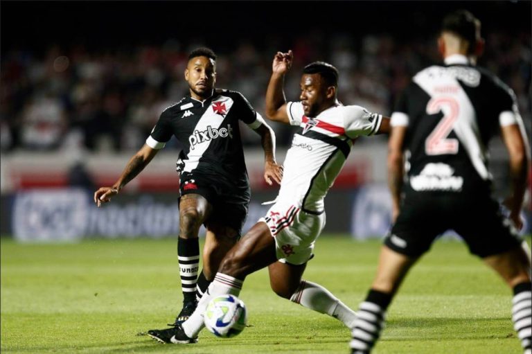 Jair durante jogo contra o São Paulo