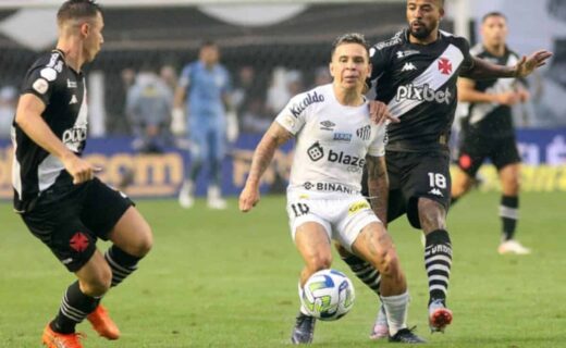Paulinho e Lucas Piton na partida contra o Santos