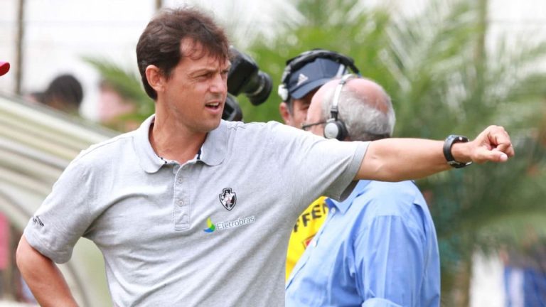 Sorato na época em era técnico na base do Vasco