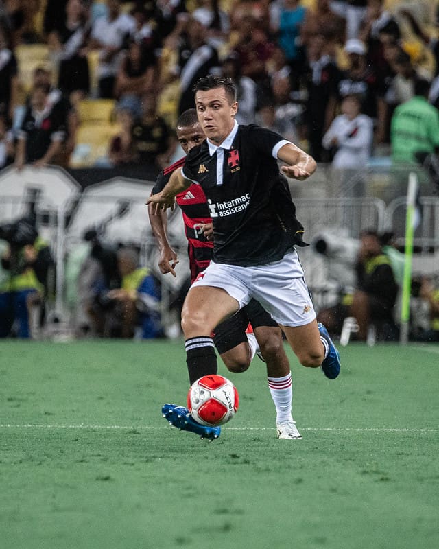 Lucas Piton contra o Flamengo