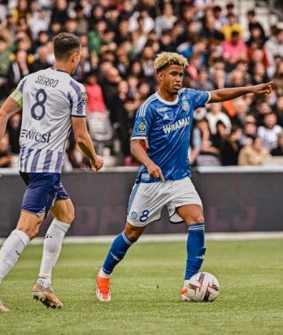 Andrey Santos vem começando a se destacar pelo Strasbourg Divulgação / Strasbourg