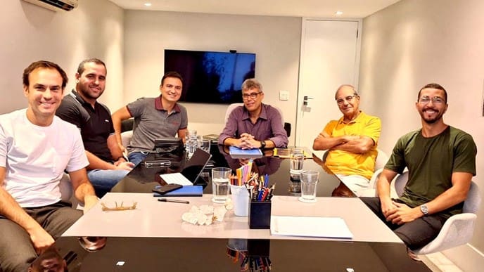 Da esquerda para a direita: Arquiteto Urbanista – Dr. Fernando Costa, Assessor do Presidente do CRVG – Sr. Thiago Nascimento, Comunicação/Marketing – Sr. Phillipi Labanca (GVRESJ), Eng.º Civil – Dr. Marcelo Paiva (GVRESJ), Arquiteto Urbanista – Dr. Sérgio Dias e Arquiteto – Dr. William Freixo - Foto: GVRESJ.