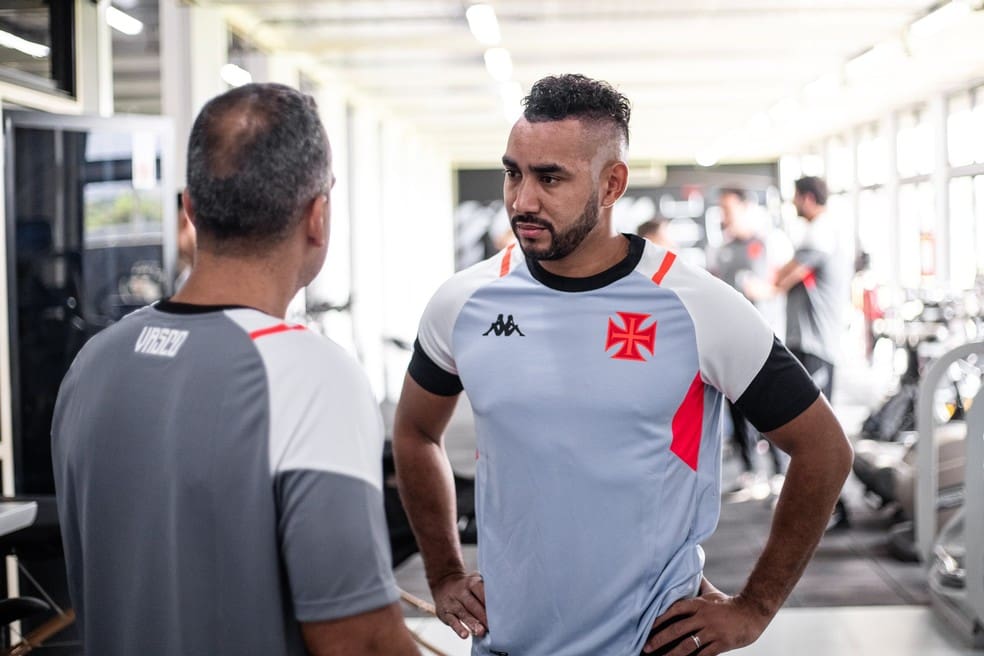 Vasco tralha com chance de Payet retornar contra o Fluminense — Fotografia: Leandro Amorim