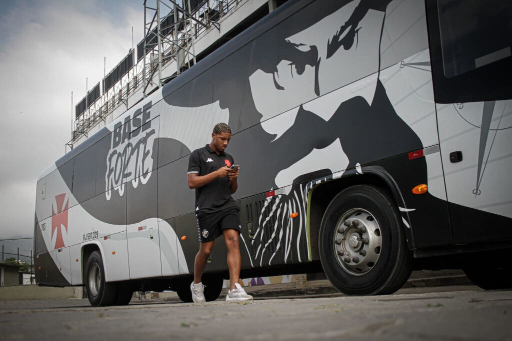 20240514-202238-2-sub-20-viaja-para-intertemporada-em-sao-paulo-foto-matheus-limavasco Sub-20 parte para intertemporada em São Paulo (Foto: Matheus Lima/Vasco)