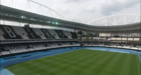 Estádio do Vasco da Gama vazio em dia de jogo.