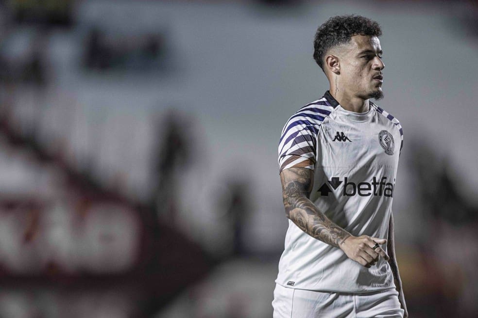 Coutinho no auecimento de Atlético-GO x Vasco — Foto: Heber Gomes/AGIF