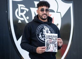 Confira a imagem de Payet na capa da Revista do Vasco