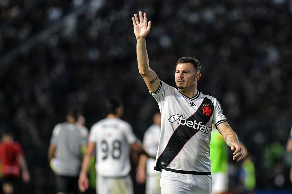 Hugo Moura em ação pelo Vasco