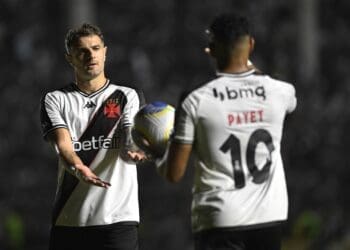 Vasco aumenta seu elenco para 9 jogadores estrangeiros com a chegada de Maxime Dominguez
