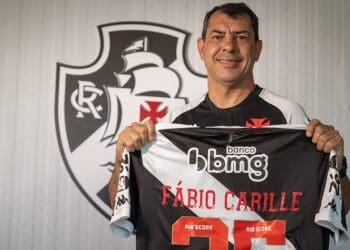 Carille: ‘Preparem-se para um time muito organizado, decidido e comprometido, pronto para honrar essa camisa’