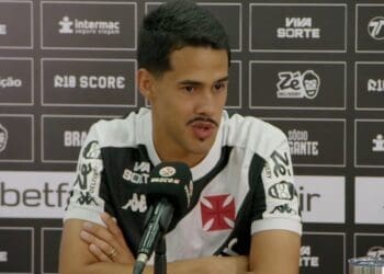 Lucas Oliveira: ‘A nossa defesa não se baseia apenas nos quatro jogadores de trás e no goleiro’