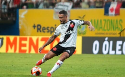 Coutinho com a bola - Vasco x Madureira — Foto: Aguilar Abecassis/AGIF