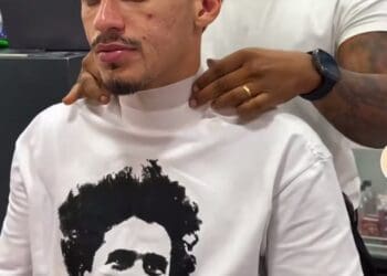 Hoje, no Shakhtar Donetsk, Marlon Gomes foi visto usando uma camisa estampada com a imagem de Roberto Dinamite; confira.