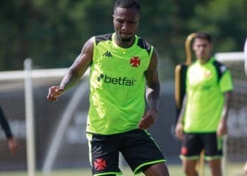 Loide Augusto foi avaliado na posição de ponta direita durante o jogo-treino realizado neste sábado.