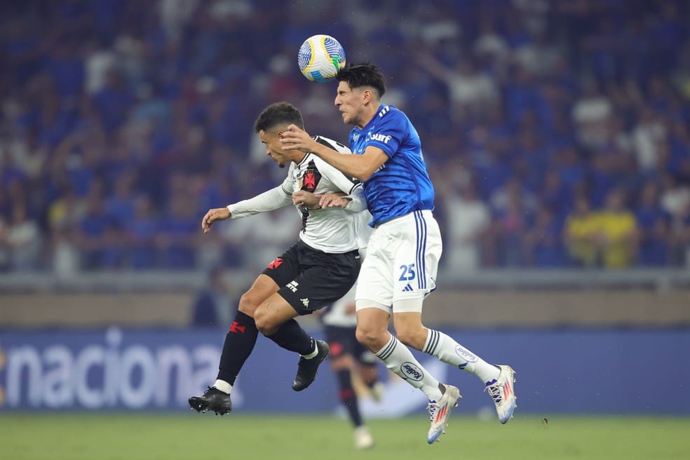 Cruzeiro x Vasco Villalba e Philippe Coutinho — Foto: Gilson Lobo/AGIF