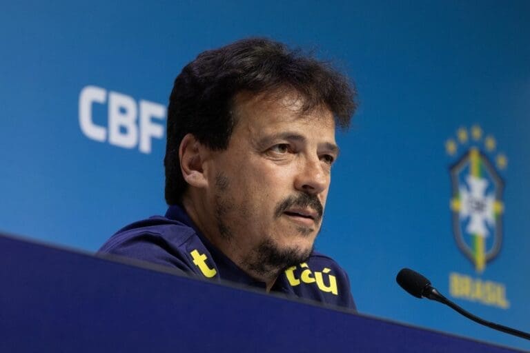 Fernando Diniz, ex-técnico da seleção brasileira, está perto de acerto com o Vasco — Foto: Thais Magalhães/CBF