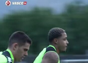 David e Estrella são mostrados treinando em vídeo compartilhado pela VascoTV.