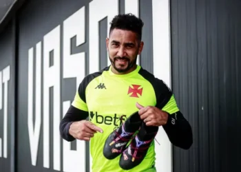 Payet teria sido apresentado ao Grêmio e a outros times brasileiros.