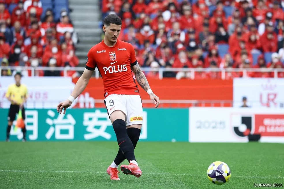 Danilo Boza em ação pelo Urawa Reds Diamonds — Foto: Reprodução/ Redes Sociais