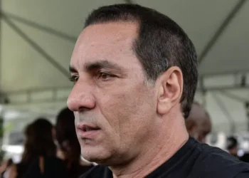 Edmundo revela que Richarlison busca um time forte, centro de treinamento de alto nível e pagamentos regulares para se juntar ao Vasco.