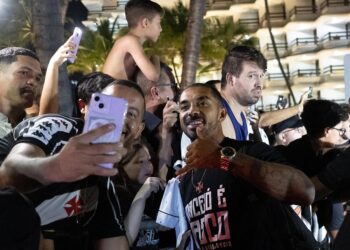 Vasco compartilha imagens da sua chegada em Maceió.