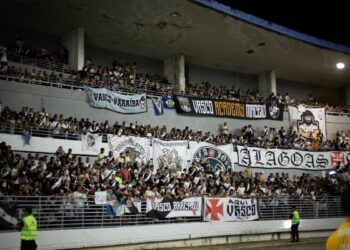 Vasco expressa gratidão aos fãs nordestinos que estiveram ao lado do time em Maceió.