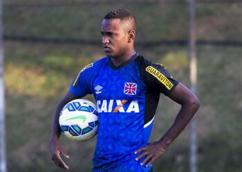 Campeão carioca pelo Vasco, Yago rememora momentos de angústia após 6 meses encarcerado.