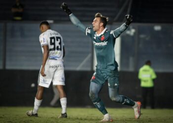 Nas últimas 4 cobranças de pênaltis com Léo Jardim, o Vasco se classificou em 3 ocasiões.