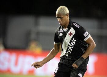 Fernando Diniz elogia Barros e afirma que volante terá futuro promissor