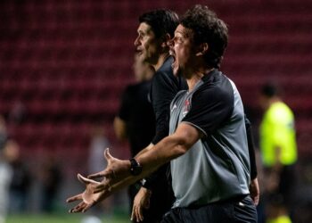 Diniz: ‘Critério é melhorar o time com as substituições’