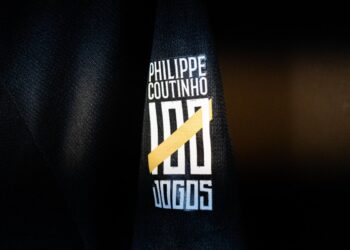 Camisa de Philippe Coutinho marca 100 jogos neste domingo