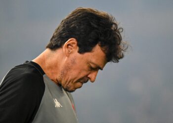 Fernando Diniz soma apenas 1 vitória em casa pelo Vasco no Brasileiro em 7 jogos disputados.