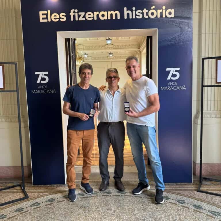 Medalhas de homenagem no evento do Maracanã.