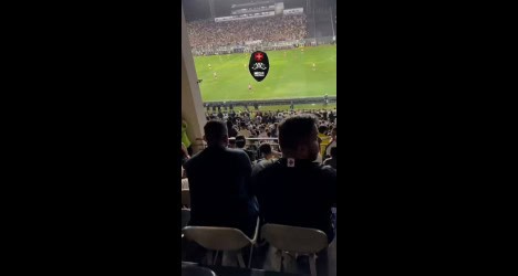 Visão do estádio do Vasco com torcedores.