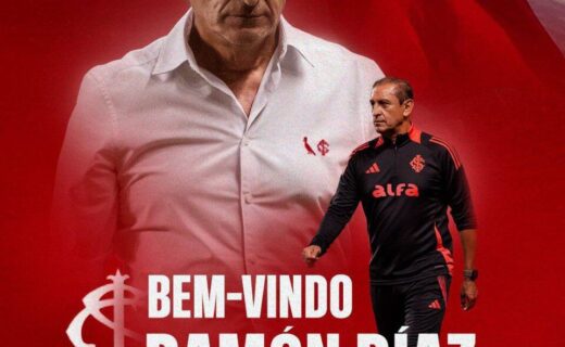 Novo técnico do Vasco, Ramón Díaz, com bandeira do Brasil ao fundo.