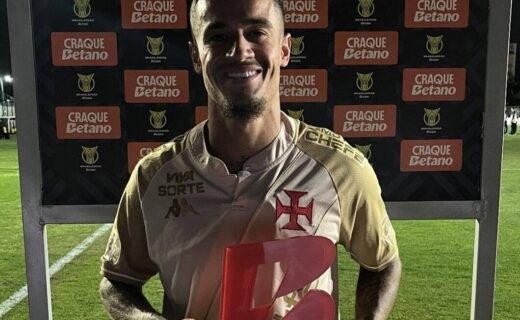 Camisa do jogador do Vasco com logo.