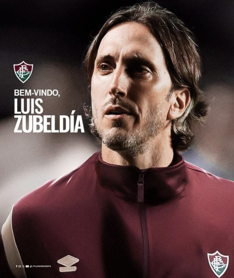 Luis Zubelía de Torcida do Fluminense, treinando com uniforme escuro.