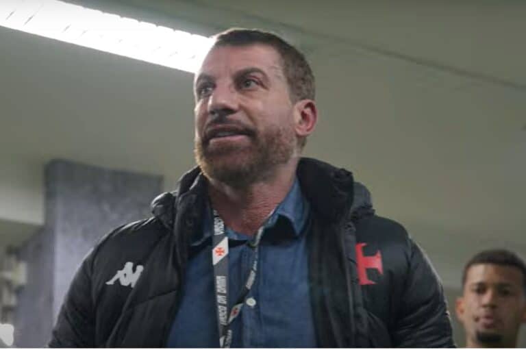 Vasco no estádio durante treino ou jogo.