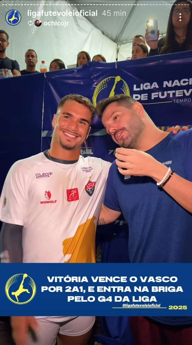 Vasco comemorando vitória na torcida.