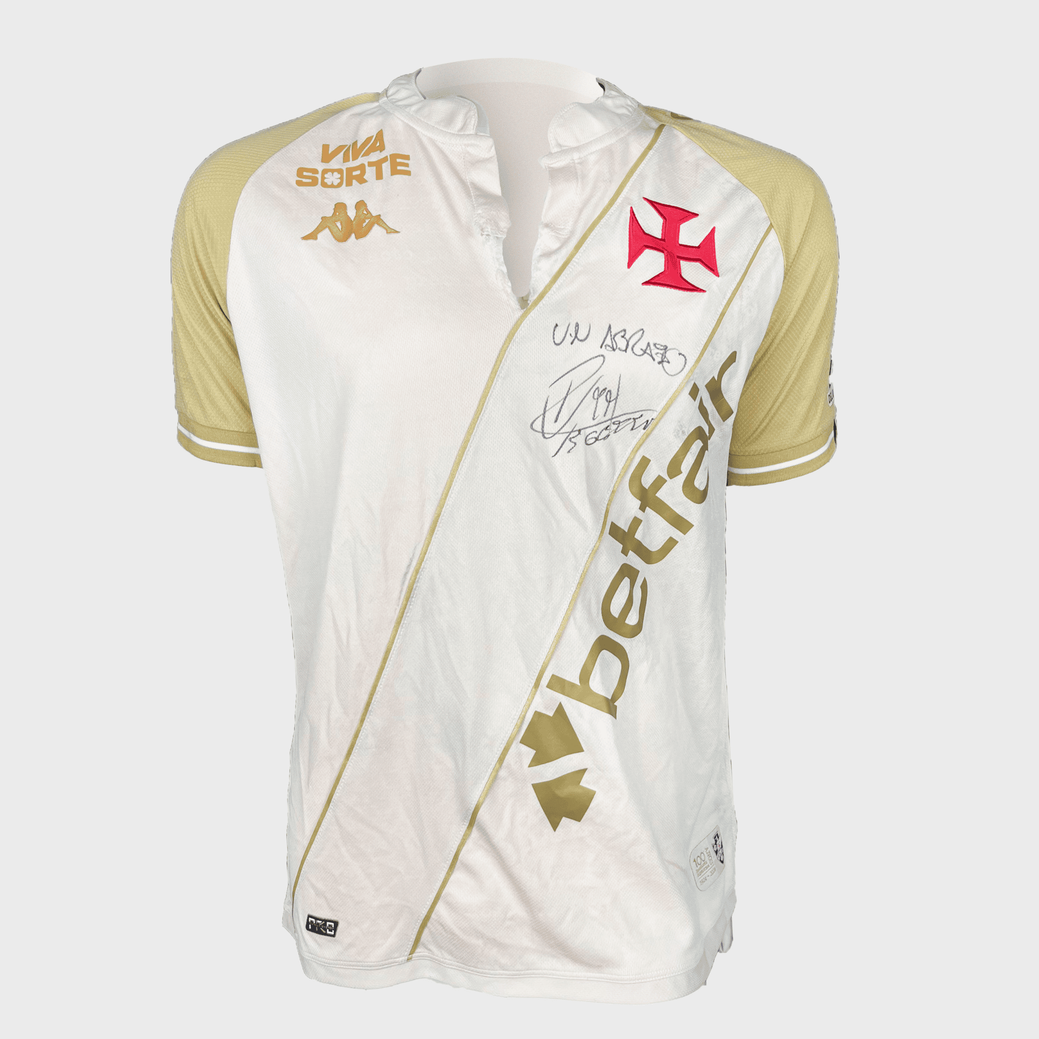 Camisa do Vasco com assinatura à vista.