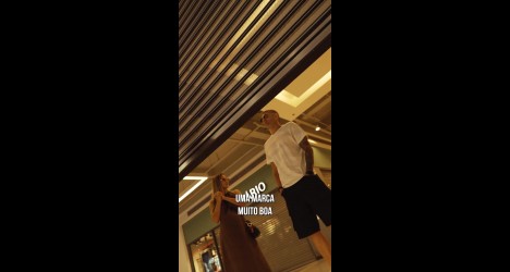 Apoiador do Vasco usando camiseta branca.