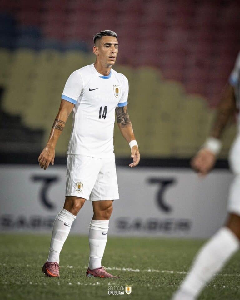 Camiseta do jogador do Uruguai com o número 14.